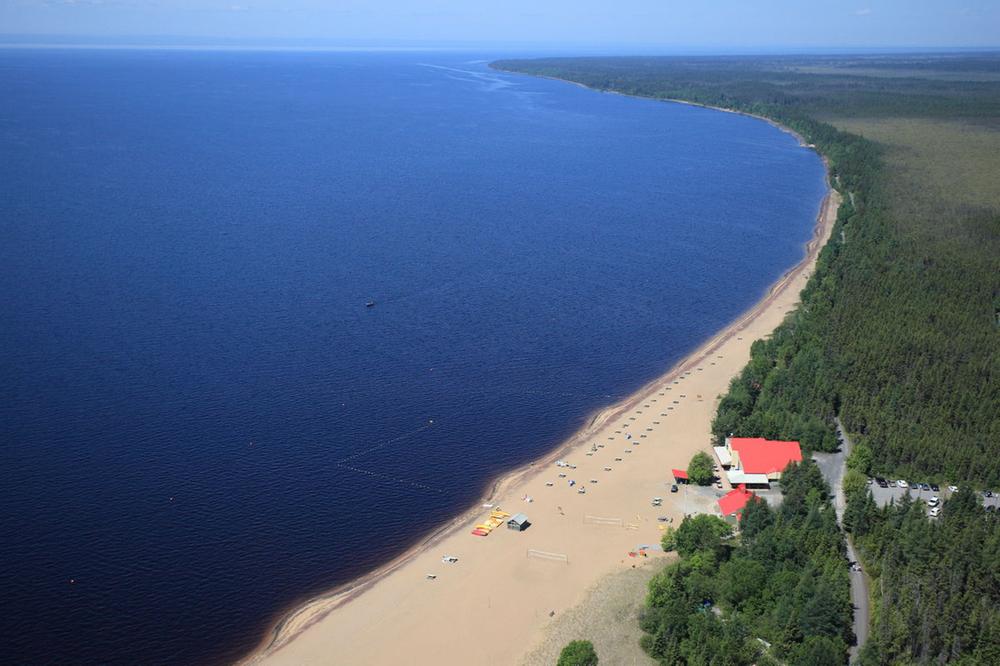 https://travelodgealma.com/wp-content/uploads/sites/2/2015/04/Parc-national-de-la-Pointe-Taillon-Lac-Saint-Jean.jpg