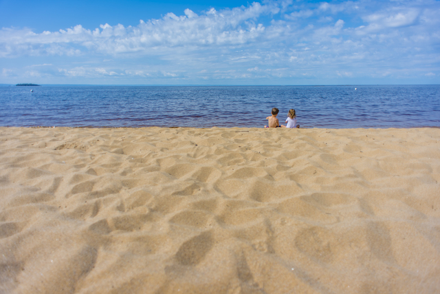 https://travelodgealma.com/wp-content/uploads/sites/2/2015/04/Plage-c-Steve-Deschenes.jpg