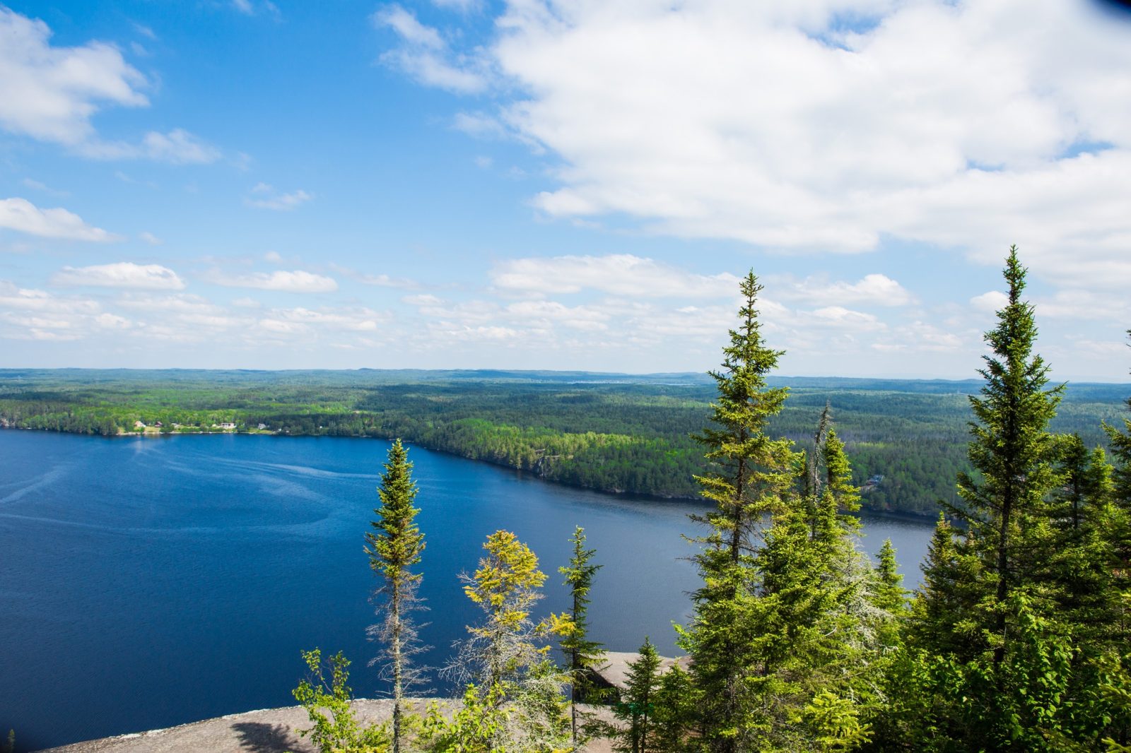 https://travelodgealma.com/wp-content/uploads/sites/2/2026/04/Lac-Kenogami-1600x1066.jpg